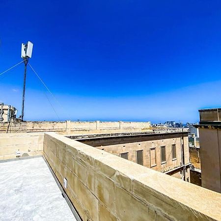Designer Duplex Penthouse In Floriana Apartment Bagian luar foto