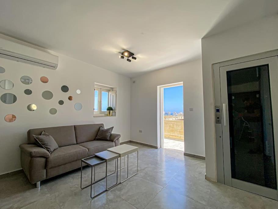 Designer Duplex Penthouse In Floriana Apartment Bagian luar foto