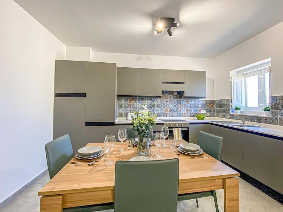 Designer Duplex Penthouse In Floriana Apartment Bagian luar foto