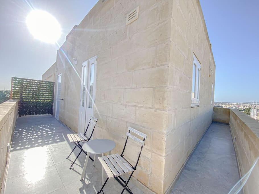 Designer Duplex Penthouse In Floriana Apartment Bagian luar foto